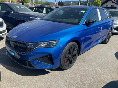 Nuova Skoda Octavia RS 265 CV (194 kW) 2026 Blu Station wagon