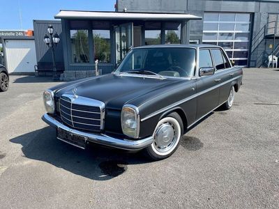 Gebraucht Mercedes E230 120 PS (88 kW) 1974 Gelb Limousine