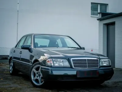 Gebraucht Mercedes C180 122 PS (89 kW) 1993 Schwarz Limousine