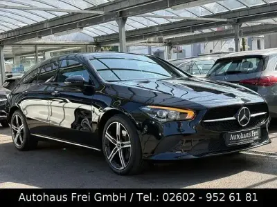 Gebraucht Mercedes CLA200 150 PS (110 kW) 2023 Schwarz Coupé