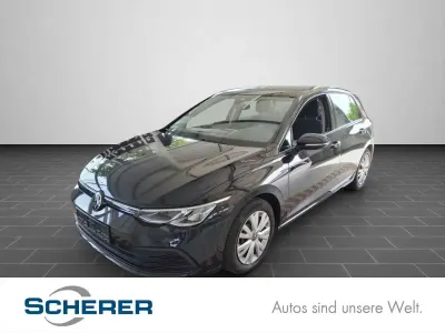 Gebraucht VW Golf VIII Life 150 PS (110 kW) 2022 Deep black perleffekt (metallic) Limousine