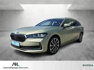 Gebraucht Skoda Superb LAURIN & KLEMENT 150 PS (110 kW) 2024 Gelb Kombi
