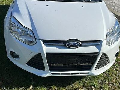 Usata Ford Focus 125 CV (91 kW) 2014 Bianco Utilitaria
