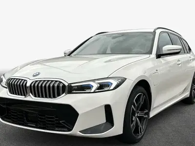 Nuova BMW 330e Comfort Edition 292 CV (214 kW) 2026 Bianco Station wagon