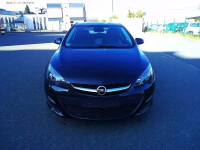 Gebraucht Opel Astra Style 140 PS (102 kW) 2014 Schwarz Limousine