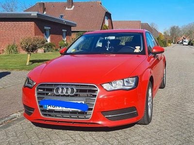 Gebraucht Audi A3 Attraction 110 PS (80 kW) 2015 Rot Limousine