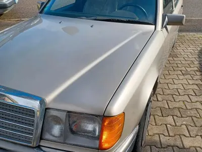 Gebraucht Mercedes 300 113 PS (83 kW) 1991 Beige Limousine