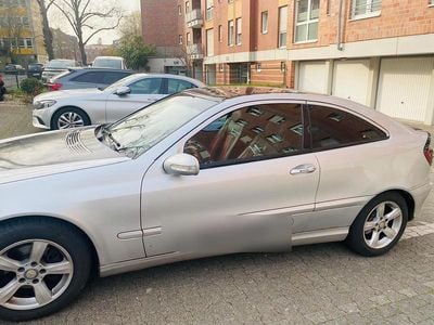 Gebraucht Mercedes C200 163 PS (119 kW) 2011 Silber Coupé