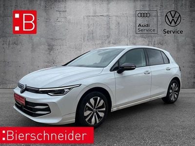 Gebraucht VW Golf VIII Pro 150 PS (110 kW) 2025 Oryxweiß perlmutteffekt Limousine