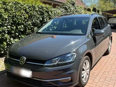 Gebraucht VW Golf VII Comfortline 116 PS (85 kW) 2020 Grau Kombi