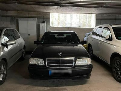 Second-hand Mercedes C180 Sport Edition 122 CP (89 kW) 1998 Negru Berlinǎ