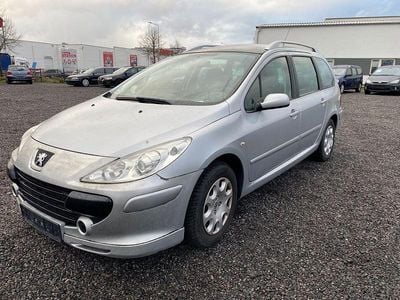 Gebraucht Peugeot 307 Tendance 109 PS (80 kW) 2008 Silber Limousine