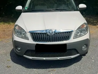 Gebraucht Skoda Roomster Scout 85 PS (62 kW) 2014 Weiß Kombi