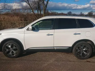 Begagnad Mitsubishi Outlander Plus 150 HK (110 kW) 2016 Vit SUV