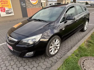 Używany Opel Astra 179 KM (131 kW) 2011 Czarny Kombi