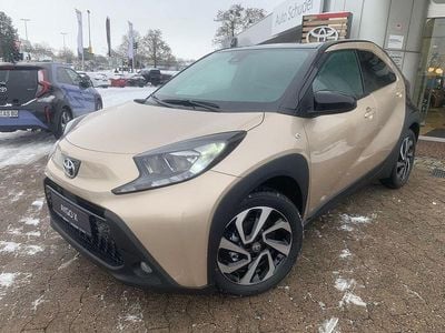 Neu Toyota Aygo X 72 PS (52 kW) 2025 Gold SUV