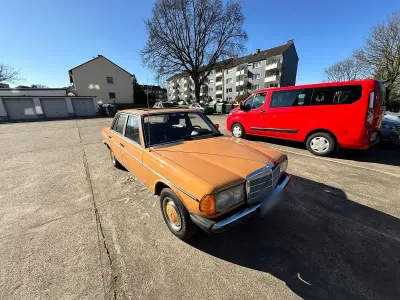 Gebraucht Mercedes 240 72 PS (52 kW) 1978 Orange Limousine