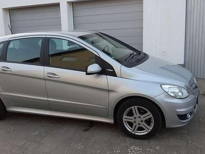 Usata Mercedes B180 116 CV (85 kW) 2010 Argento Monovolume