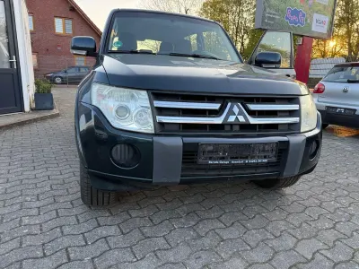 Gebraucht Mitsubishi Pajero Inform 200 PS (147 kW) 2010 Grün SUV
