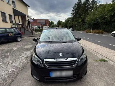 Gebraucht Peugeot 108 Active 69 PS (50 kW) 2015 Schwarz Kleinwagen