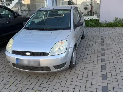 Usata Ford Fiesta 101 CV (74 kW) 2005 Argento Utilitaria