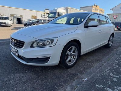 Gebraucht Volvo V60 Business Edition 150 PS (110 kW) 2016 Weiß Kombi