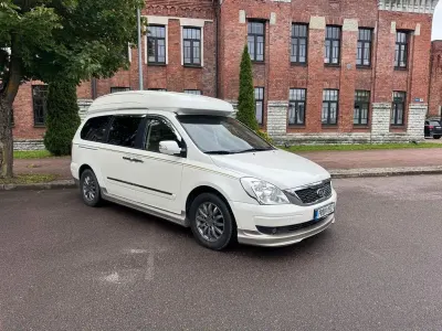 Gebraucht Kia Carnival 197 PS (144 kW) 2010 Weiß Van / Kleinbus