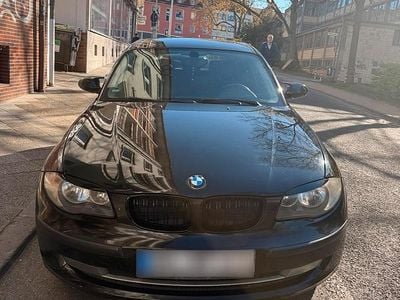 Gebraucht BMW 116 123 PS (90 kW) 2007 Schwarz Kleinwagen