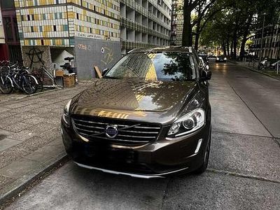 Braun Gebraucht 2016 Volvo XC60 SUV | 19.500 €