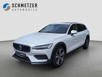 Gebraucht Volvo V60 CC Plus 250 PS (183 kW) 2024 Inscription crystal white pear Kombi