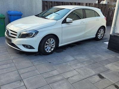 Gebraucht Mercedes A180 122 PS (89 kW) 2014 Weiß Limousine