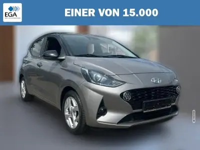 Gebraucht Hyundai i10 Style 84 PS (61 kW) 2020 Beige metallic Kleinwagen