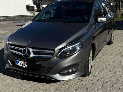 Gebraucht Mercedes B250 Urban 211 PS (155 kW) 2017 Grau Van / Kleinbus