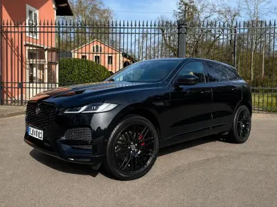 Käytetty Jaguar F-Pace SE 204 HP (150 kW) 2021 Musta Katumaasturi