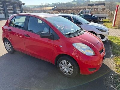 Gebraucht Toyota Yaris 69 PS (50 kW) 2010 Rot Kleinwagen