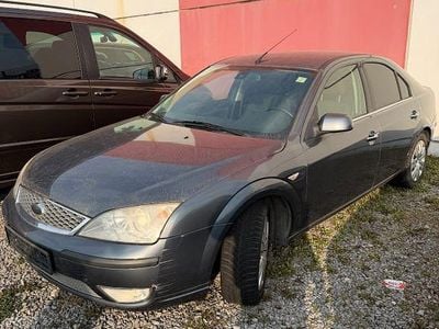 Usata Ford Mondeo Titanium 125 CV (91 kW) 2005 Blu Berlina