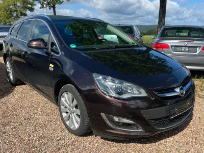 Gebraucht Opel Astra Exklusiv 140 PS (102 kW) 2015 Mahogany brown (p2/so) Kombi