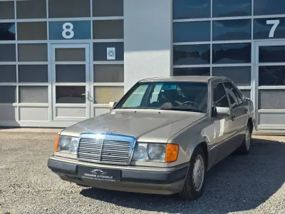 Gebraucht Mercedes 230 132 PS (97 kW) 1991 Gold Limousine