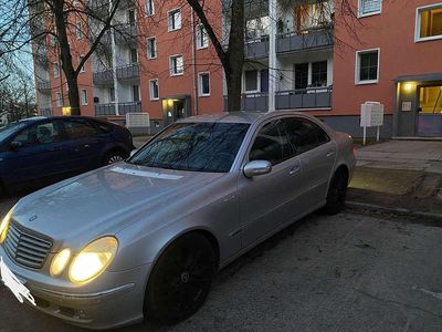 Gebraucht Mercedes E220 Elegance 150 PS (110 kW) 2002 Limousine
