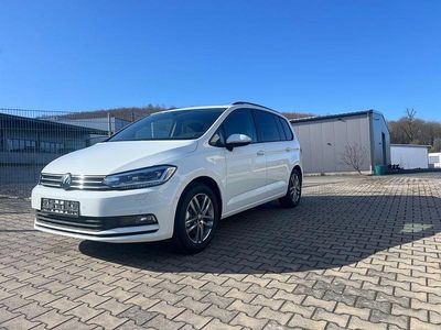 Neu VW Touran Comfortline 150 PS (110 kW) 2025 Weiß Van / Kleinbus