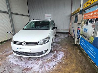 Gebraucht VW Touran Edition 140 PS (102 kW) 2012 Weiß Van / Kleinbus