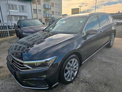 Grau Gebraucht 2023 VW Passat GTE Kombi | 21.690 € (Teuer)