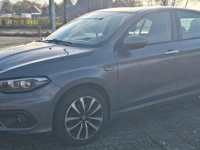 Grau Gebraucht 2017 Fiat Tipo Lounge Limousine | 7.855 € (Fairer Preis)