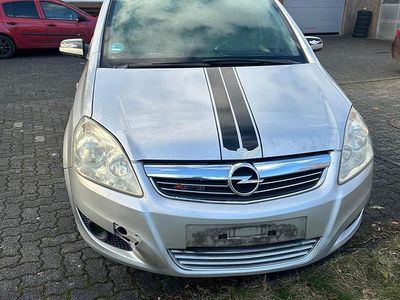 Gebraucht Opel Zafira 125 PS (91 kW) 2008 Silber Van / Kleinbus
