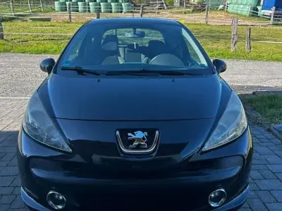Gebraucht Peugeot 207 Urban Move 95 PS (69 kW) 2008 Schwarz Limousine