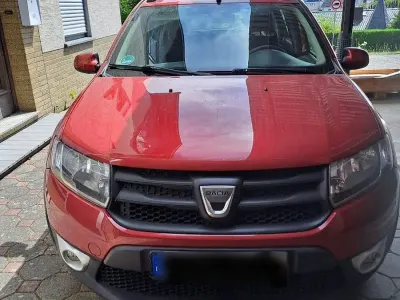 Gebraucht Dacia Sandero Celebration 90 PS (66 kW) 2013 Rot Limousine