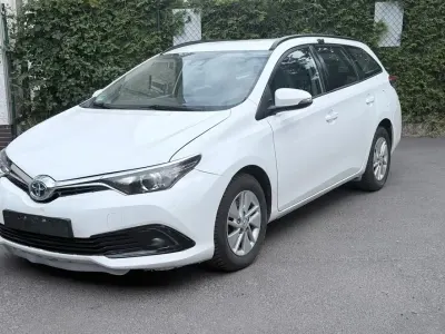 Gebraucht Toyota Auris Hybrid 99 PS (72 kW) 2017 Weiß Kombi