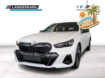 Neu BMW 550e M Sport 489 PS (359 kW) 2026 Weiß Limousine