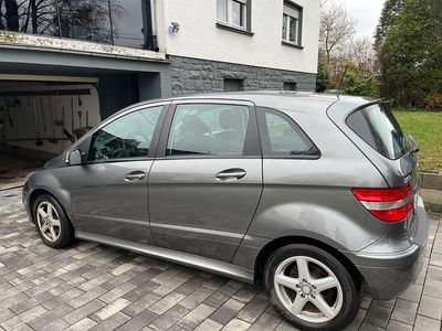 Gebraucht Mercedes B180 109 PS (80 kW) 2010 Grau Van / Kleinbus