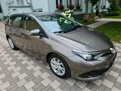 Gebraucht Toyota Auris Edition 99 PS (72 kW) 2016 Andere farben Limousine